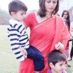 Sarah Abdullah con sus hijos
