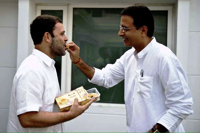Randeep Surjewala con Rahul Gandhi