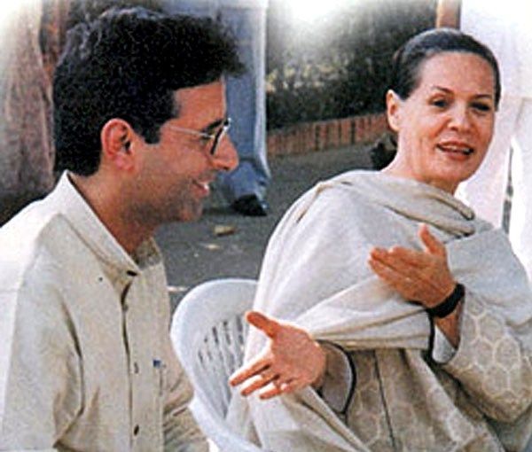Randeep Surjewala con Sonia Gandhi