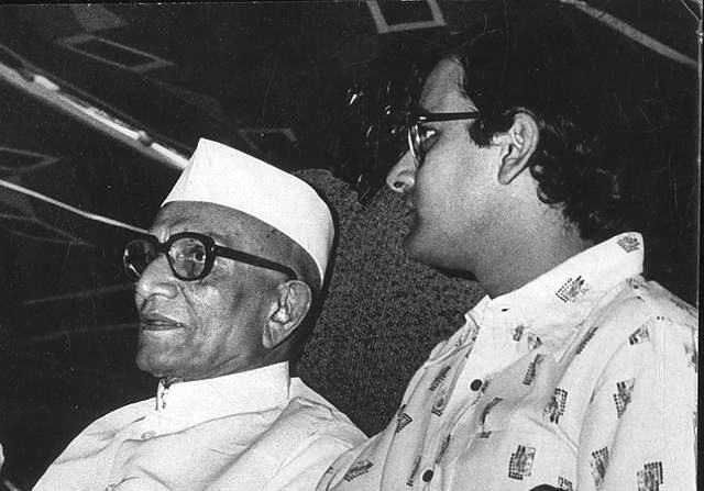 Mladi Arun Jaitley (desno) s Morarji Desai