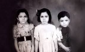 Снимка от детството на Арън Джейтли и сестрите му