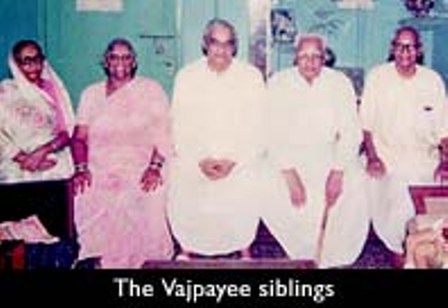 Atal Bihari Vajpayee กับพี่ชายและน้องสาวของเขา