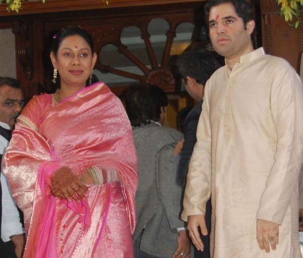 वरुण अपनी पत्नी यामिनी के साथ