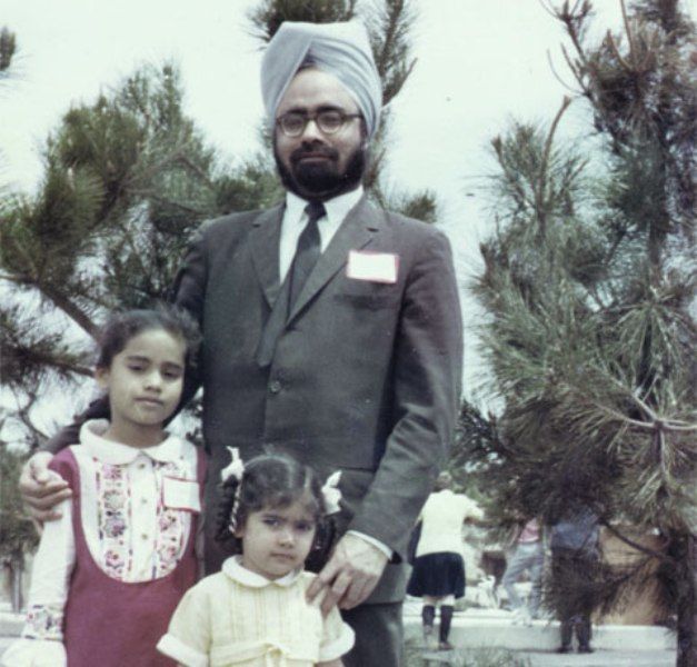 Манмохан Сингх с дочерьми