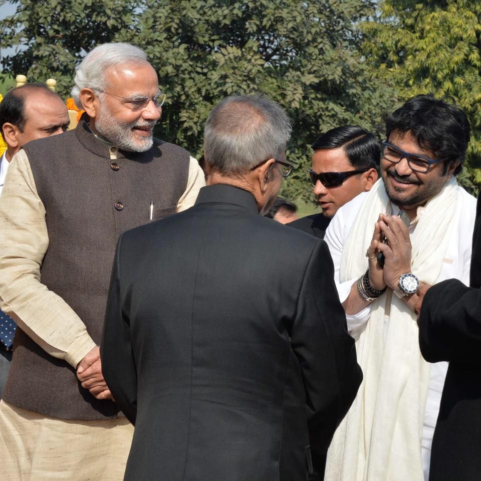Babul Supriyo con Narendra Modi