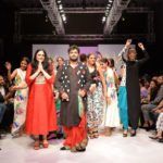 Babul Supriyo caminhou rampa para a designer Agnimitra Paul
