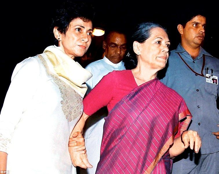 Selja Kumari koos Sonia Gandhiga