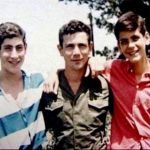 Benjaminas Netanyahu su savo broliais