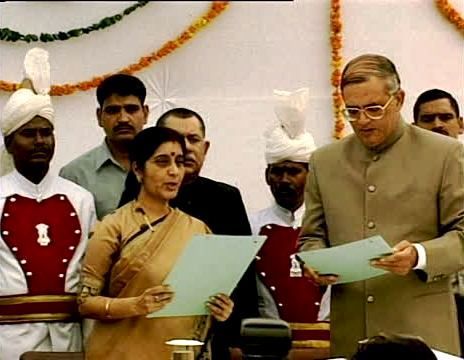 सुषमा स्वराज ने दिल्ली सीएम के रूप में शपथ ली