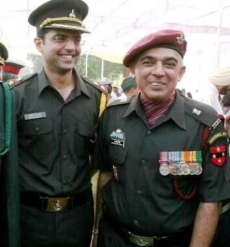 Manvendra Singh armeevormis koos Sachin Pilotiga