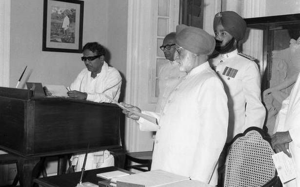 एम करुणानिधि ने 1969 में तमिलनाडु के मुख्यमंत्री के रूप में शपथ ली