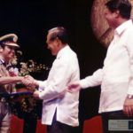Kiran Bedi Dengan Penghargaan Ramon Magsaysay