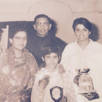 Kiran Bedi sa svojim roditeljima