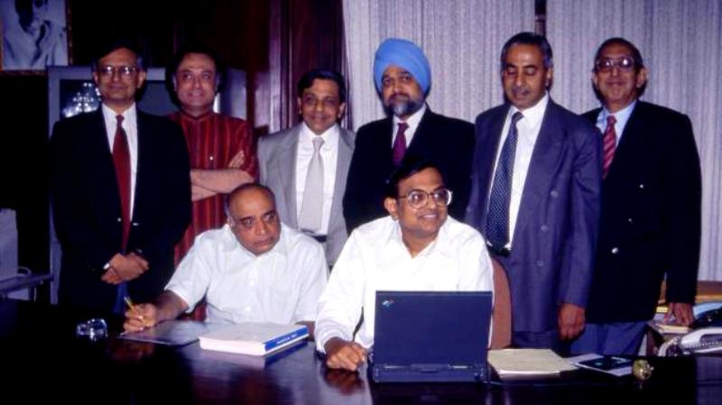 P Chidambaram pristatant 1997 m. Biudžetą