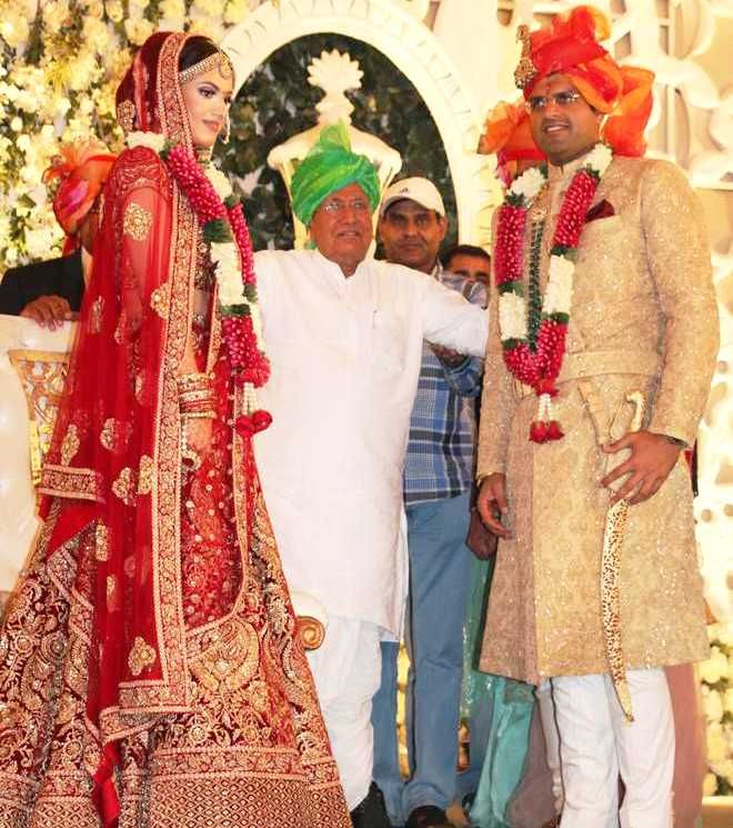 Dushyant Chautala med Meghna på hans ægteskabsdag
