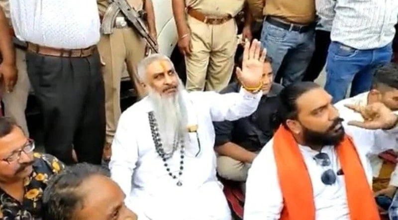   Sudhir Suri semasa protes di Amritsar