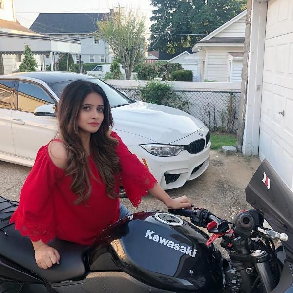 मिस पूजा को बाइक चलाना पसंद है