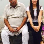 Sunanda Sharma com seu pai