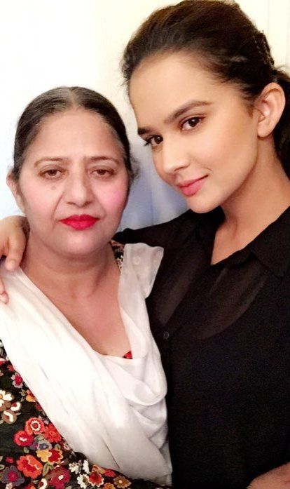Roopi Gill avec sa mère