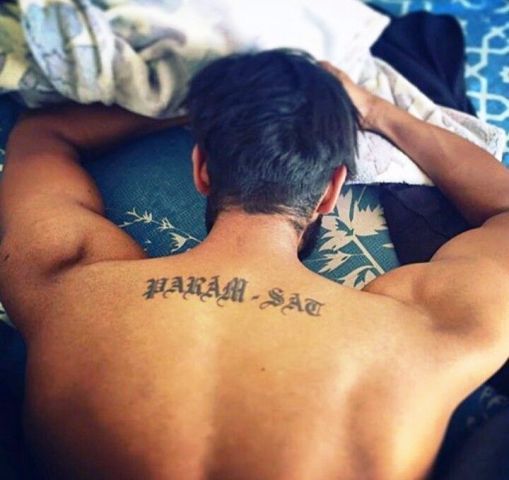 Parmish Verma hrbet tatoo