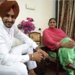 Rajvir Jawanda mit seiner Mutter