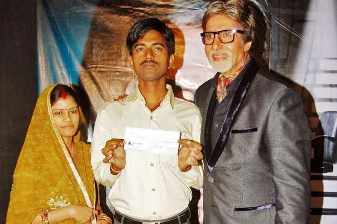 Sushil Kumar cùng với vợ và Amitabh Bachchan