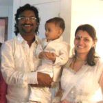 Ajay Gogavale se svou ženou a synem