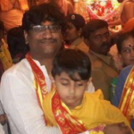 Ajay Gogavale com seu filho