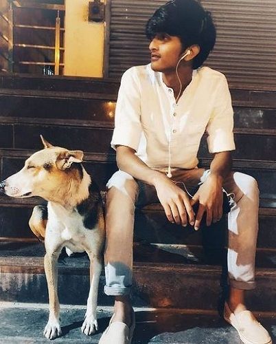Vishwanath Haveri mit seinem Hund
