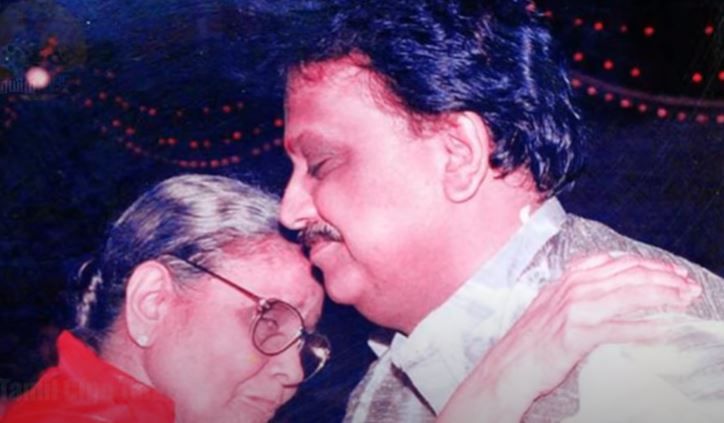 S.P.Basasubrahmanyam äitinsä kanssa