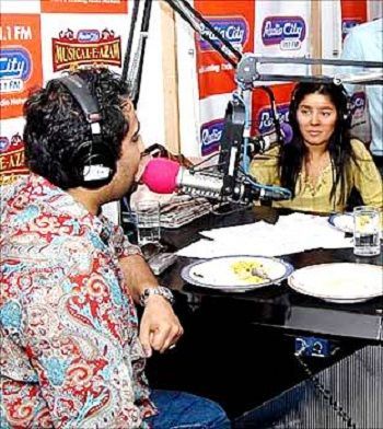 Sunidhi Chauhan като гост Radio Jockey в Radio City 91.1 FM