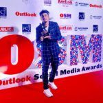 فيفيان فرنانديز (ديفاين) مع جائزة أفضل موسيقي العام من Outlook India