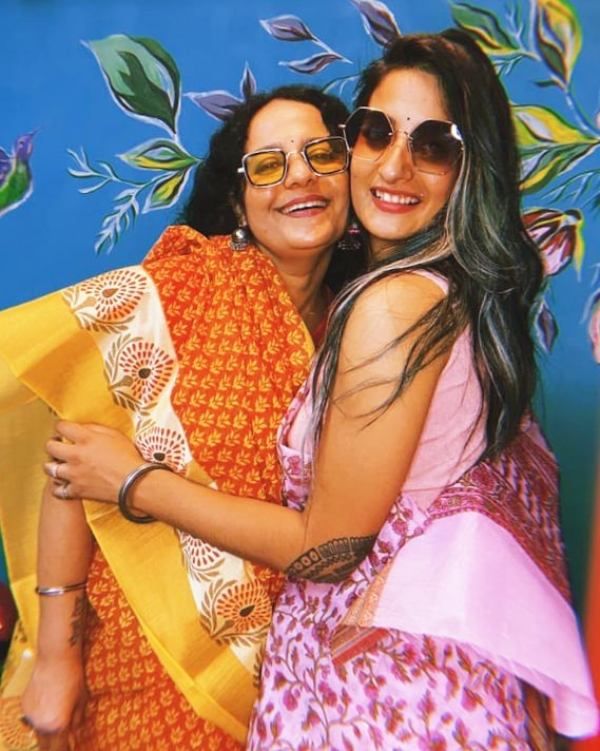 Rashmeet kaur dengan ibunya