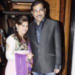 Sudesh Bhosle avec sa femme