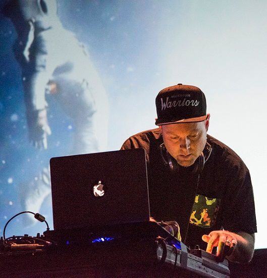 Josh Davis znany jako DJ Shadow