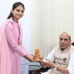 Види Дешвал получи почетна награда от министъра на вътрешните работи на Индийския съюз Раджнат Сингх