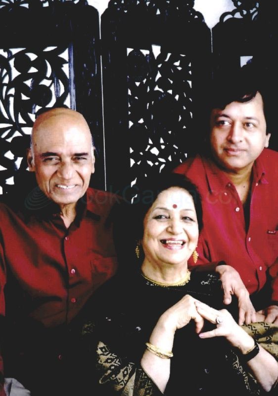Jagjit Kaur ze swoim mężem i synem Pradeepem