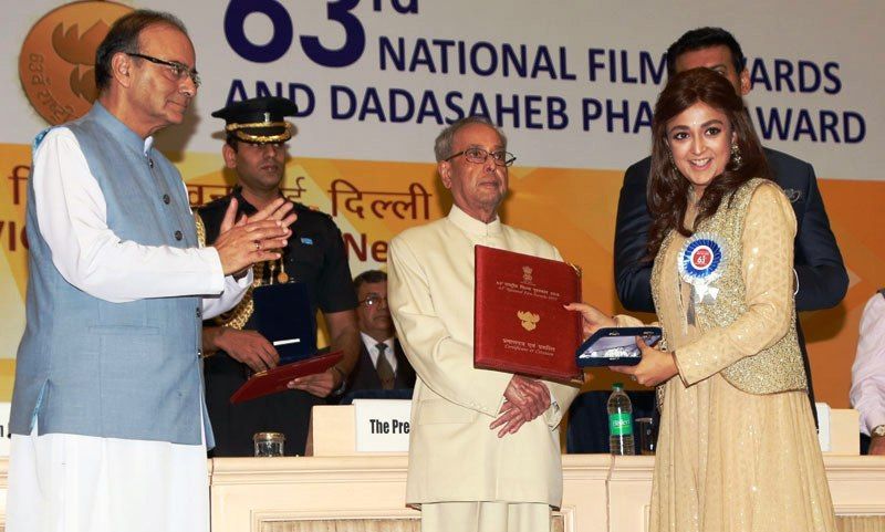 Монали Тхакур получава националната награда