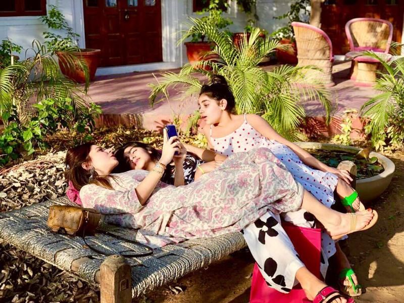 Kanika Kapoor sa svojim kćerima u Jaipuru