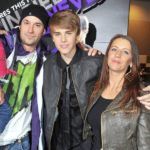 Justin Bieber com seu pai Jeremy Jack Bieber e sua mãe Pattie Mallette