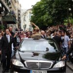 Céline Dion dans sa voiture Mercedes
