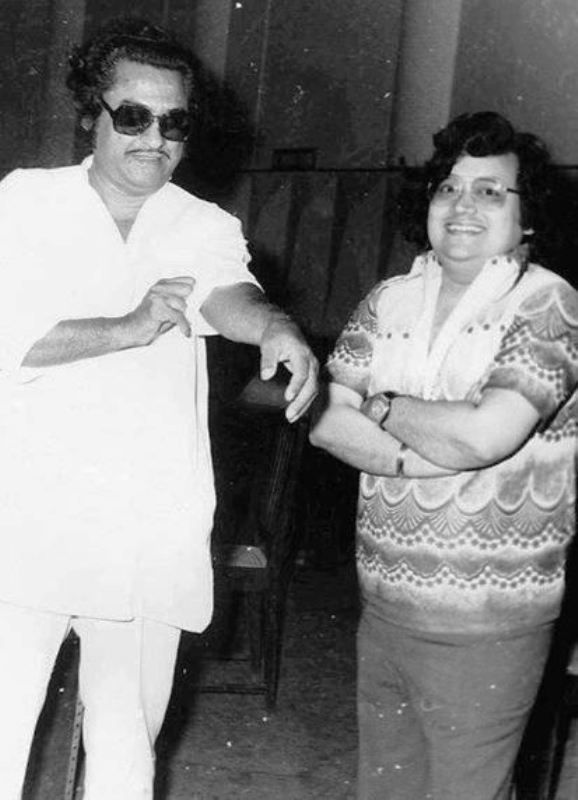 Una foto antigua de Bappi Lahiri con Kishore Kumar