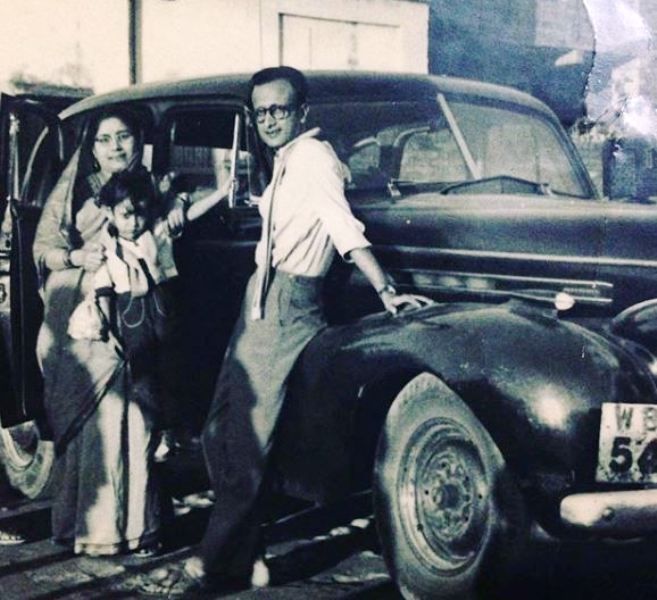 Uma foto de infância de Bappi Lahiri com seus pais