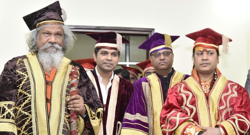 Ankit Tiwari recebeu o título de doutor
