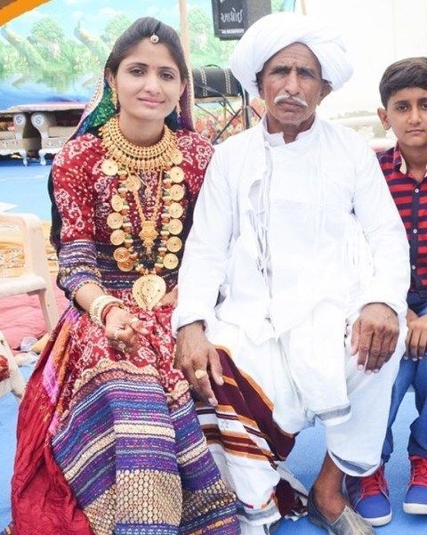 Geeta Rabari với cha của cô ấy