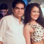 Neha Kakkar mit ihrem Vater