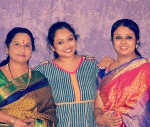 Jayashree Rao với mẹ và em gái