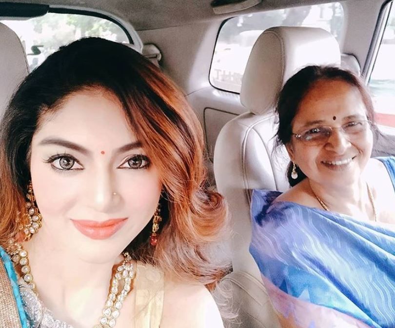Η Sanam Shetty με τη μητέρα της