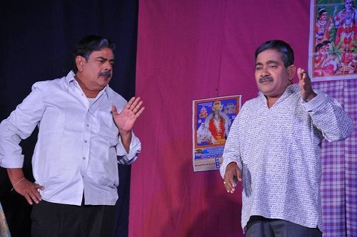 Goparaju Ramana actuando en una obra de teatro