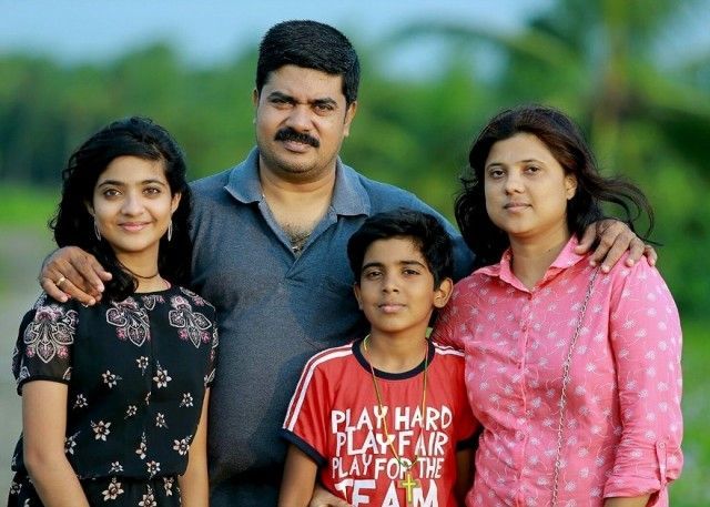Nandana Varma và gia đình cô ấy